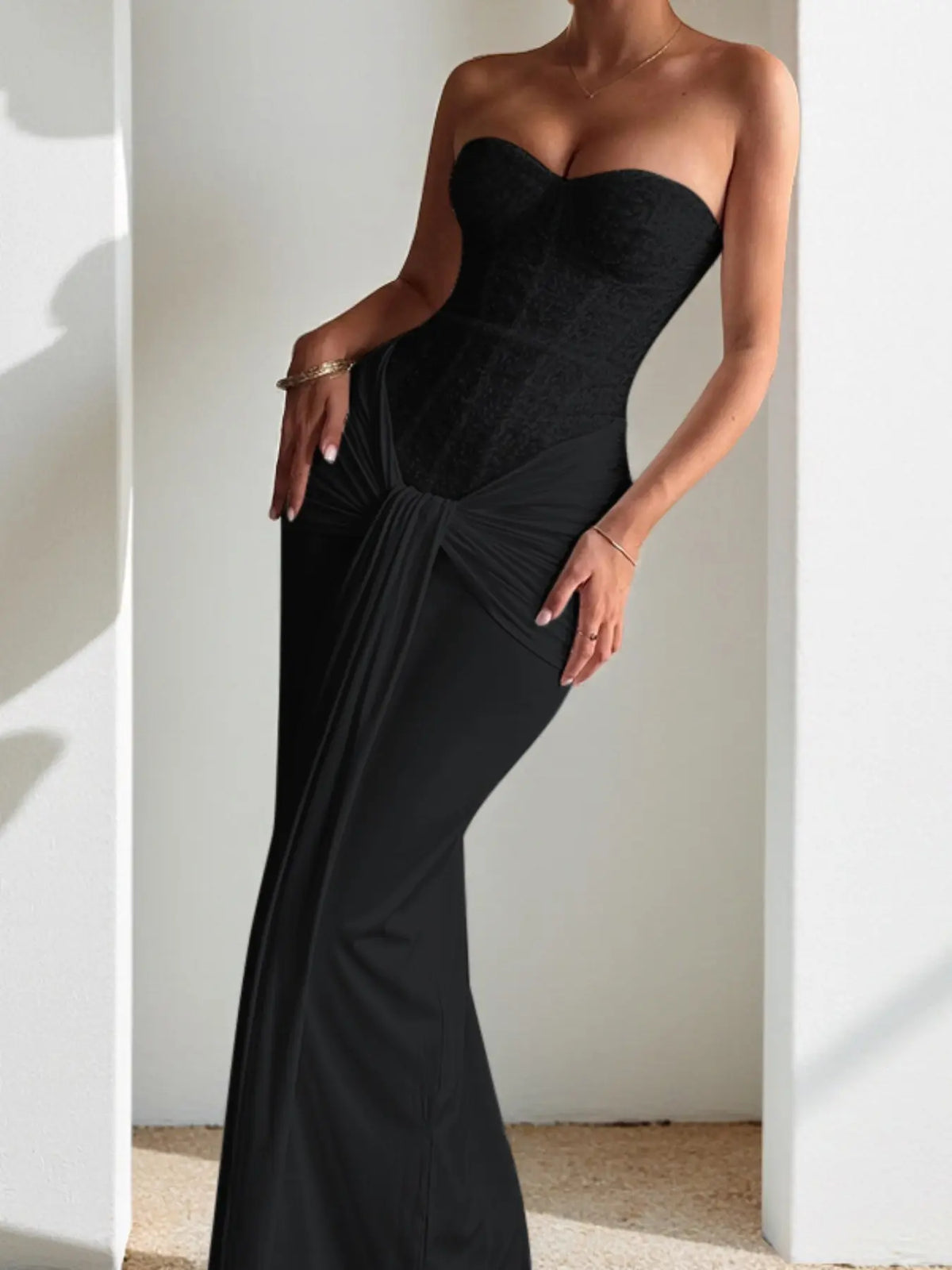 Robe Longue Bustier Ajustée – Robe de Soirée Minimaliste Chic