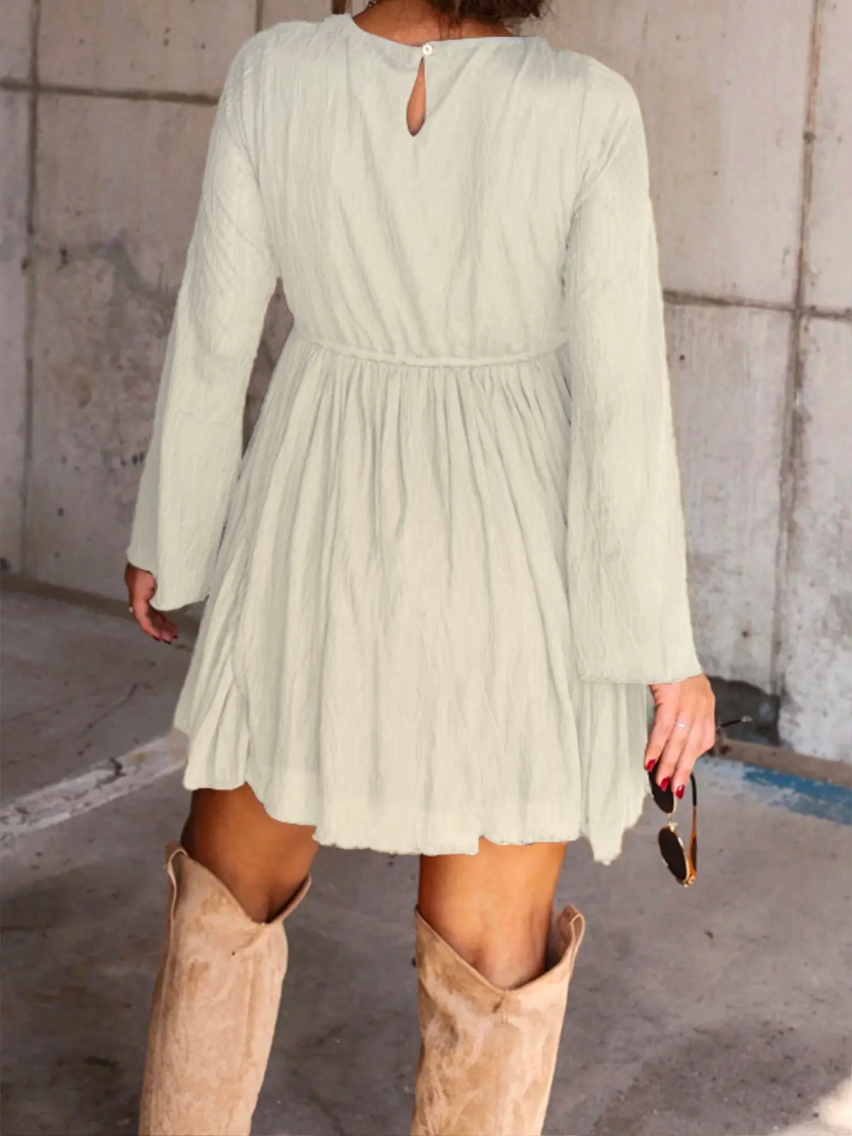 Robe Courte Col V à Manches Longues avec Doublure Short – Robe Chic Vintage