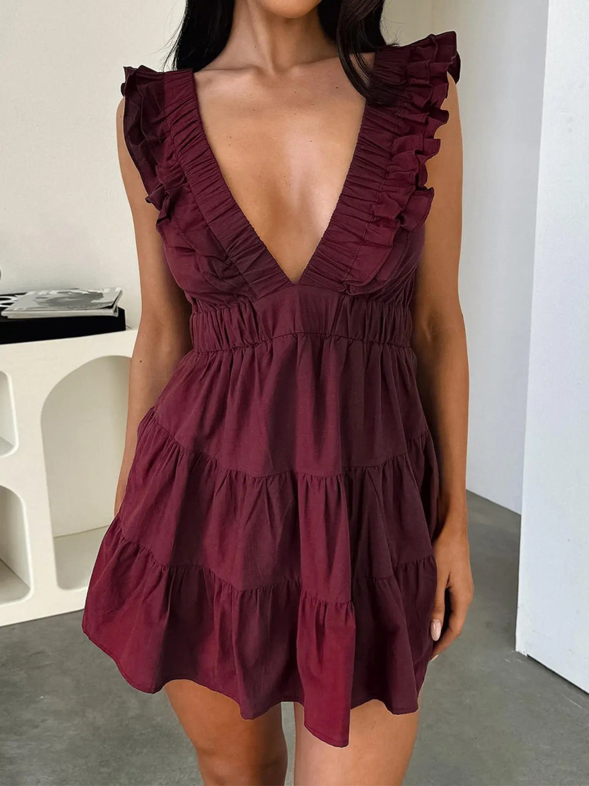 Robe Ajustée à Volants Col V Plongeant – Essentiel d'Été Décontracté
