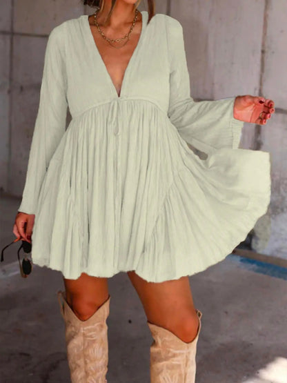 Robe Courte Col V à Manches Longues avec Doublure Short – Robe Chic Vintage