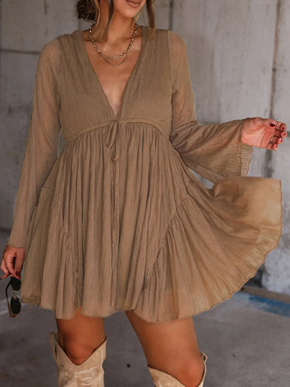Robe Courte Col V à Manches Longues avec Doublure Short – Robe Chic Vintage