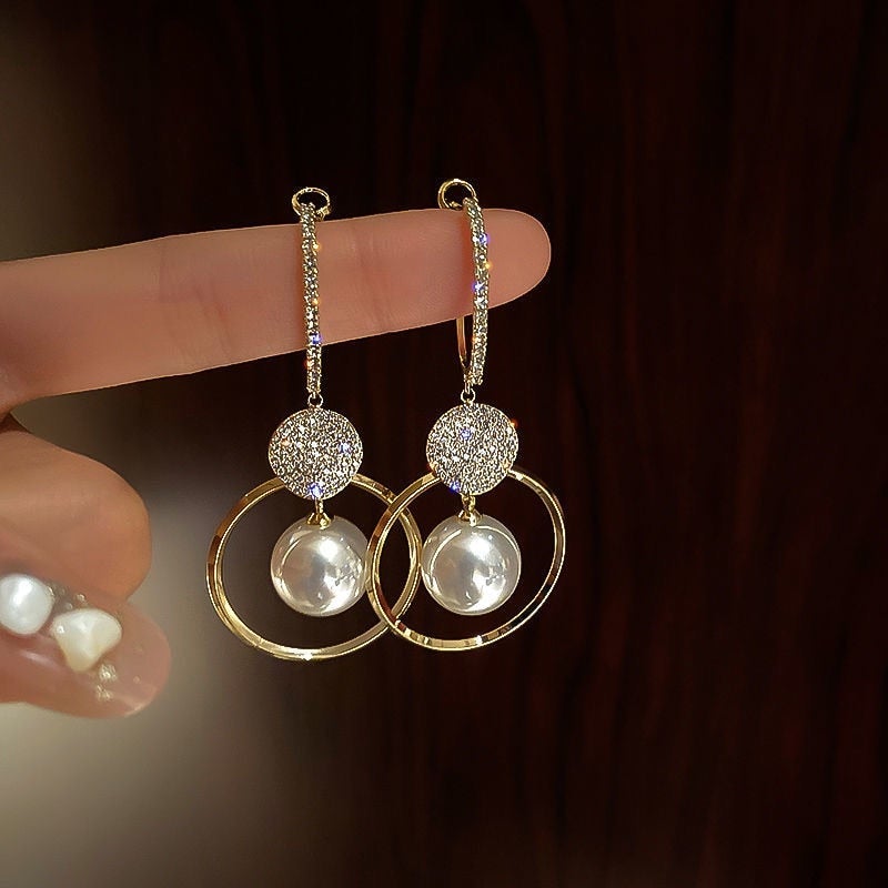 Boucles d’Oreilles de Luxe Ornées de Perles de Culture et de Zircons