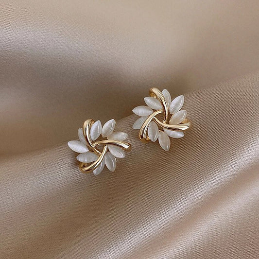 Boucles d’Oreilles Raffinées en Or et Argent Style Clous