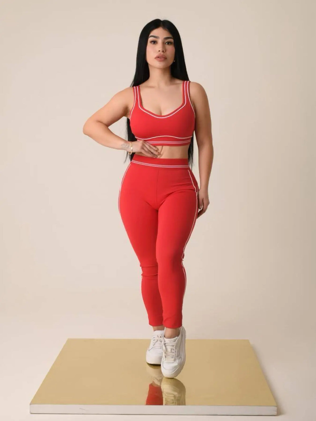 Ensemble Débardeur Sport & Pantalon Long – Tenue de Sport Ajustée
