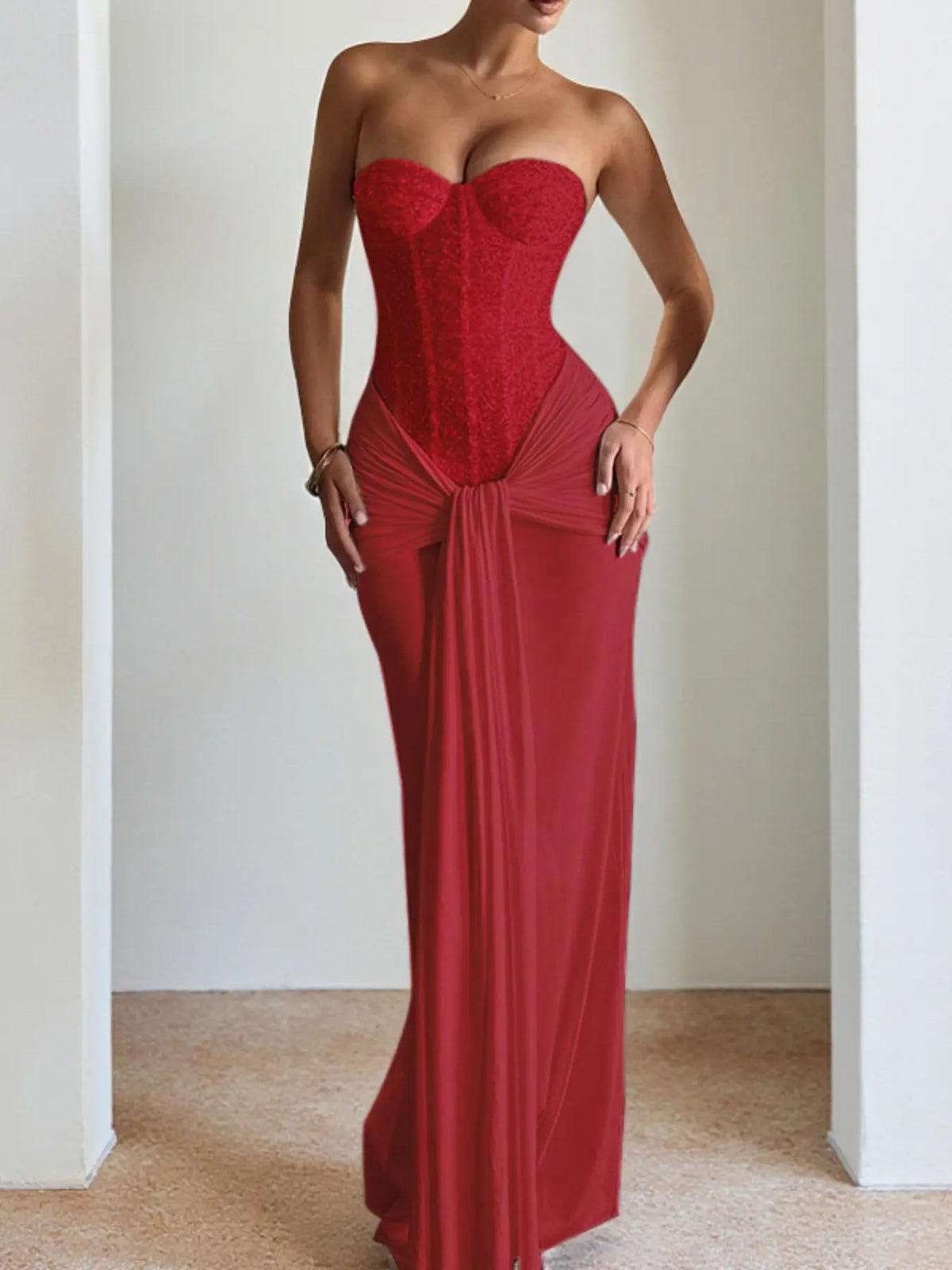 Robe Longue Bustier Ajustée – Robe de Soirée Minimaliste Chic