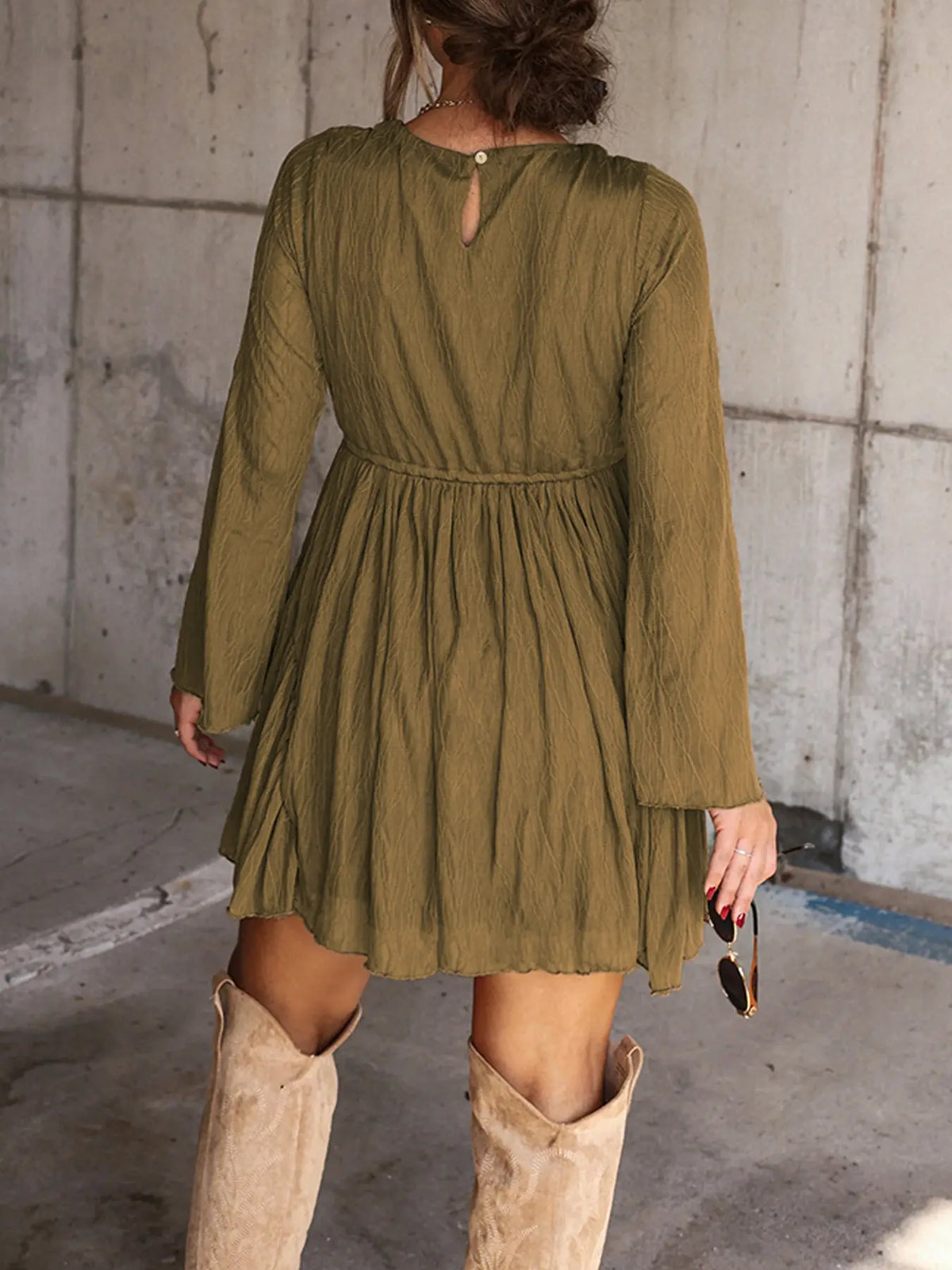 Robe Courte Col V à Manches Longues avec Doublure Short – Robe Chic Vintage