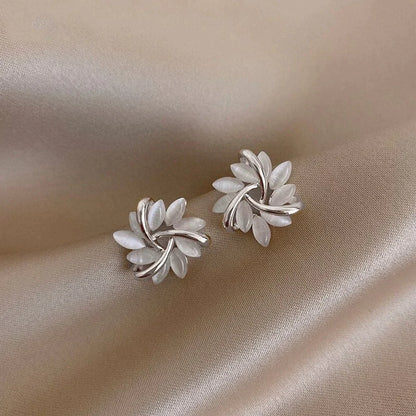 Boucles d’Oreilles Raffinées en Or et Argent Style Clous